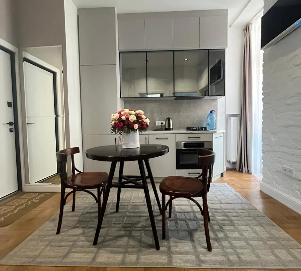 Favorit Apartments 2 Кім Безкоштовна Парковка Центр З Балконом Не Далеко Від Ж Д Вокзалу Звітні Документи Lviv